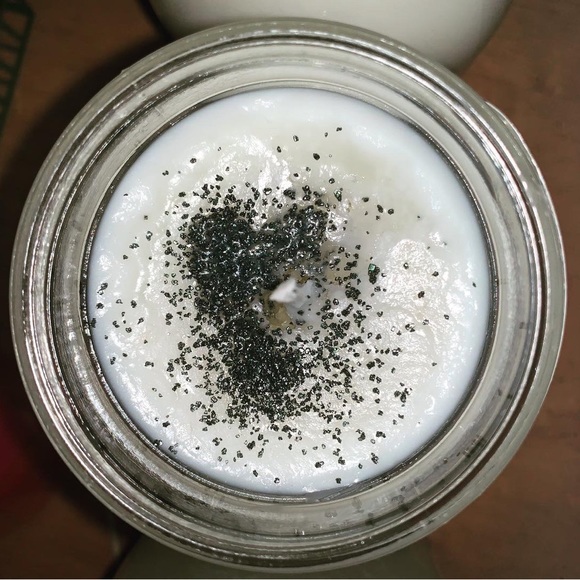 Soy candles !!!! Clean lilac light scented and hand made, perfect for your home - Picture 9 of 10